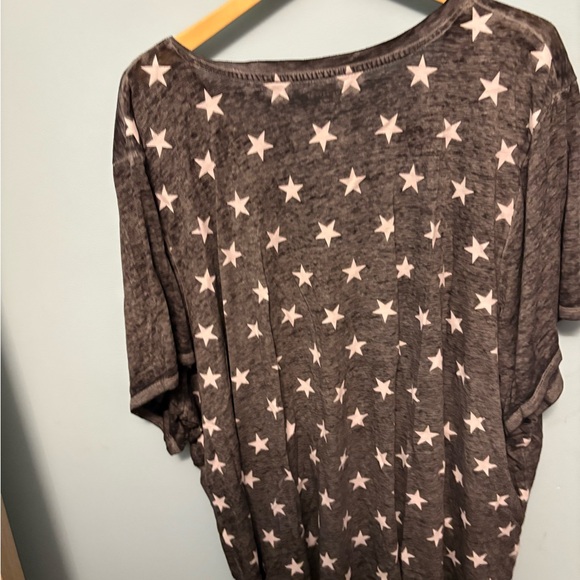 Gray Patriotic Graphic V-Neck Top - Picture 3 of 3